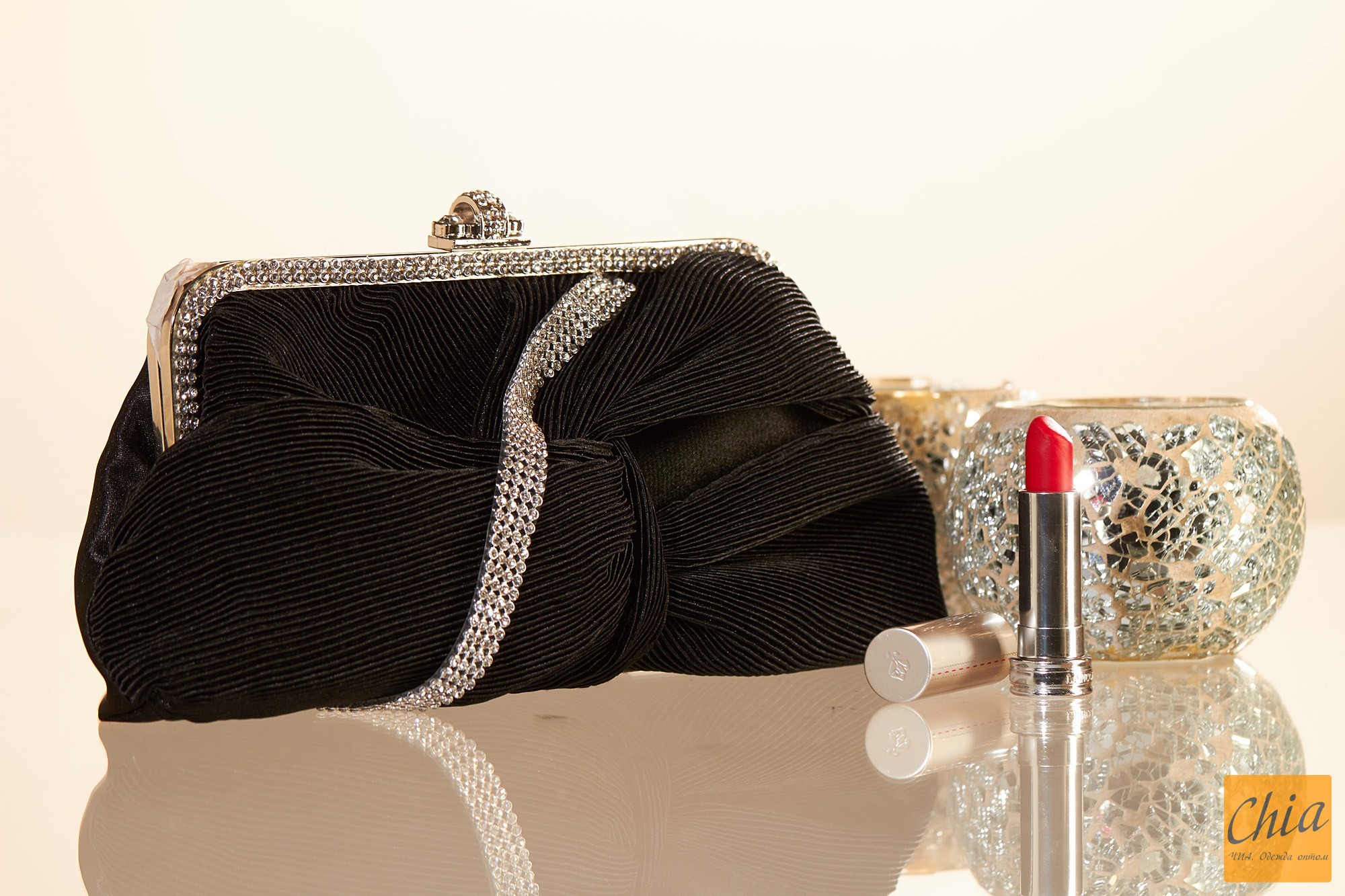 Клатч из плиссированной ткани на рамочном замке