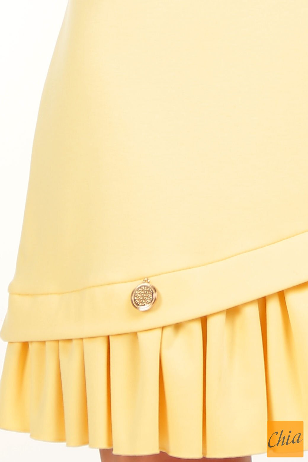 Желтое трикотажное платье