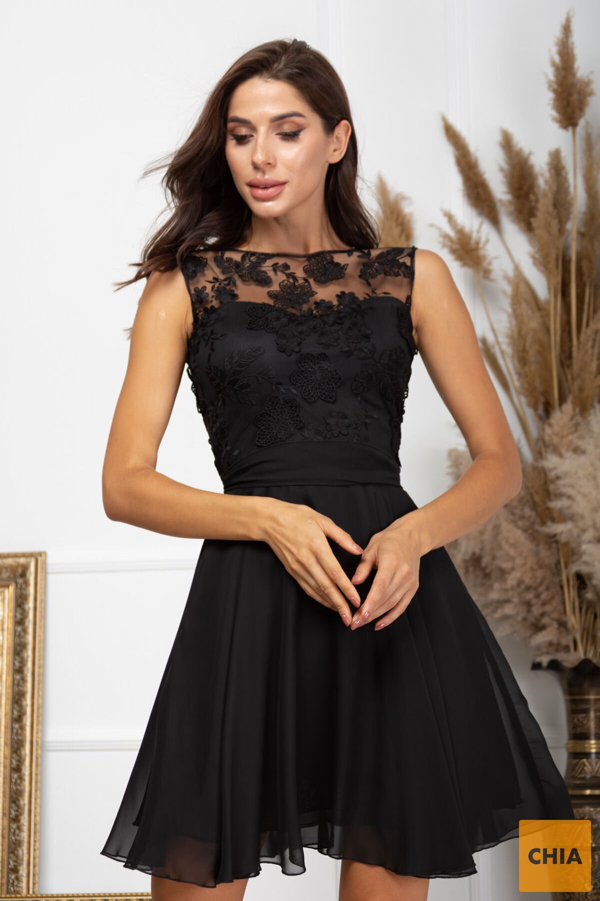 Короткое коктейльное платье