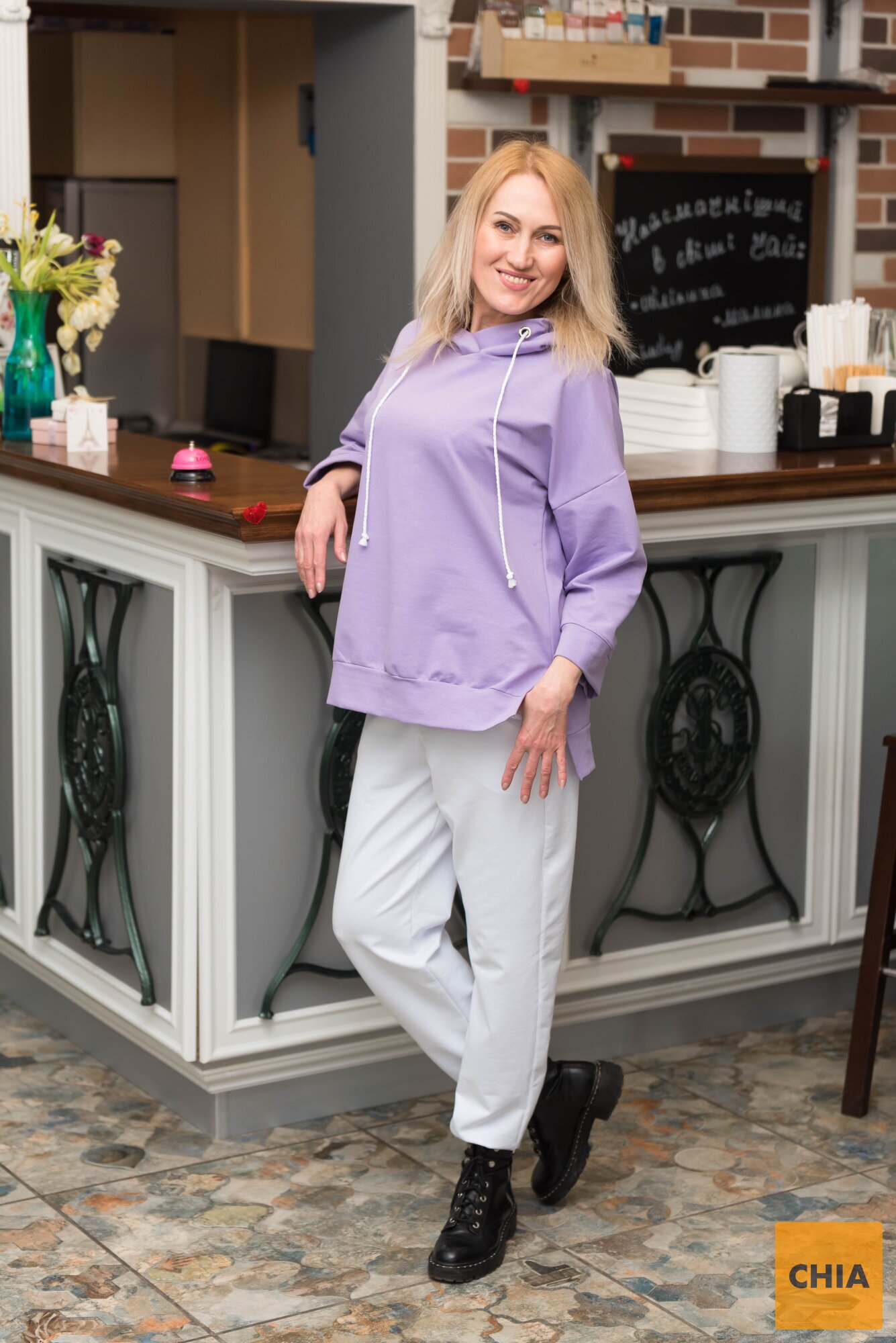 Стильный женский костюм со штанами Джогер и худи