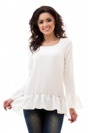 Белая блузка свободного кроя