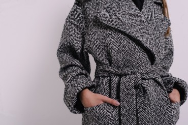 Lilo: Черно-белое пальто с большим воротником и карманами 8088 - фото 3