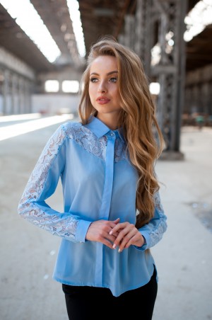 Fognar: Блуза голубая с кружевом 2091/2 - фото 1
