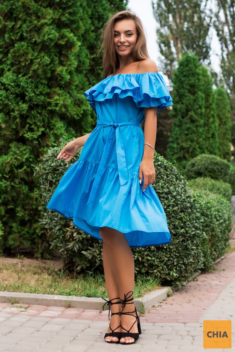 Летнее голубое платье с воланами