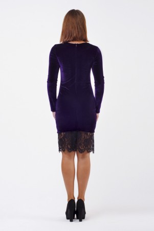 A-Dress: Платье-футляр из фиолетового бархата с украшением и гипюром 70245 - фото 3