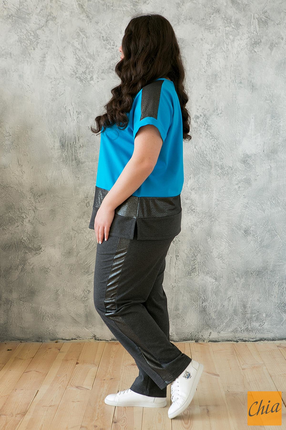 Костюм в спортивном стиле