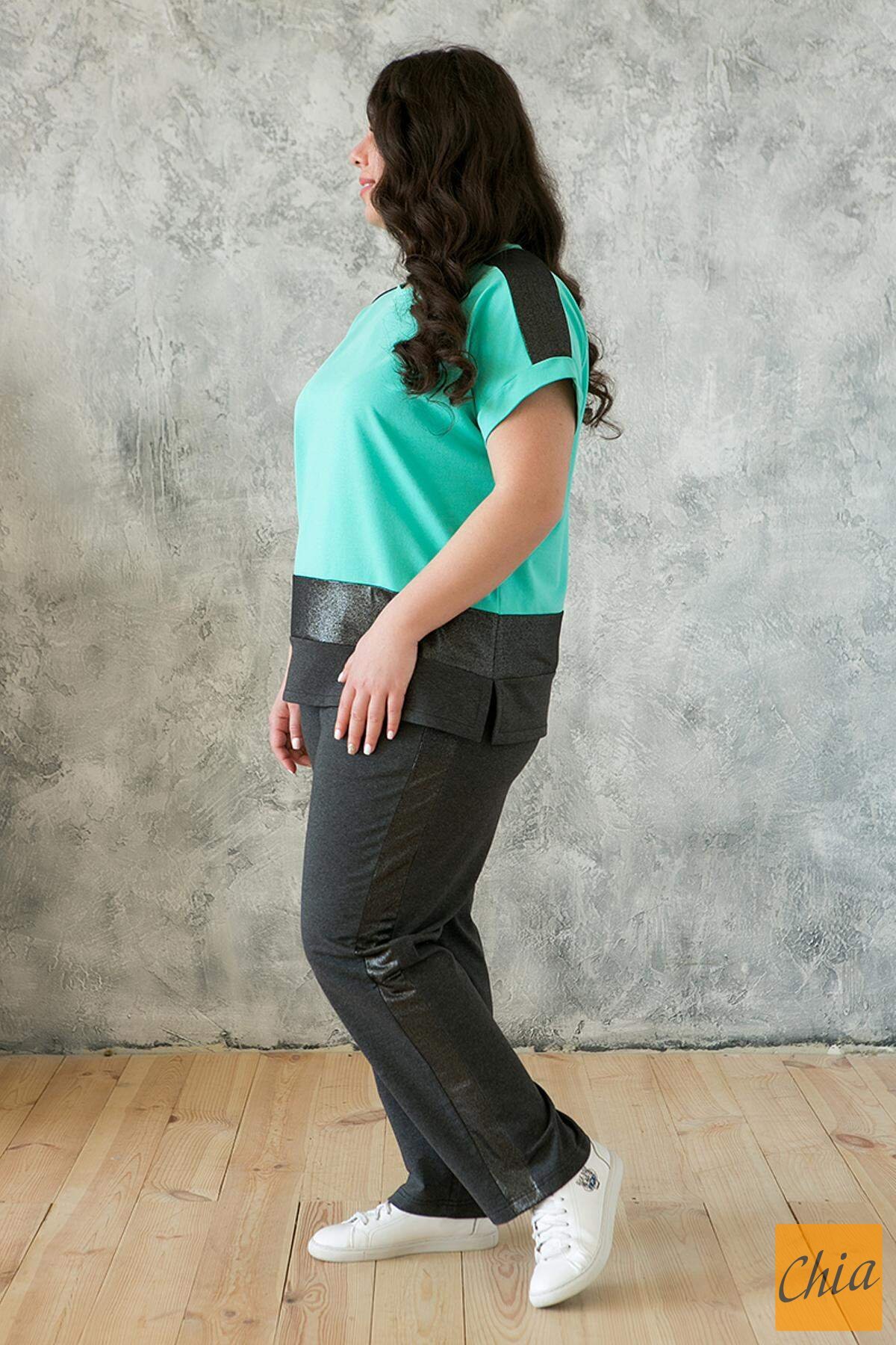 Костюм в спортивном стиле