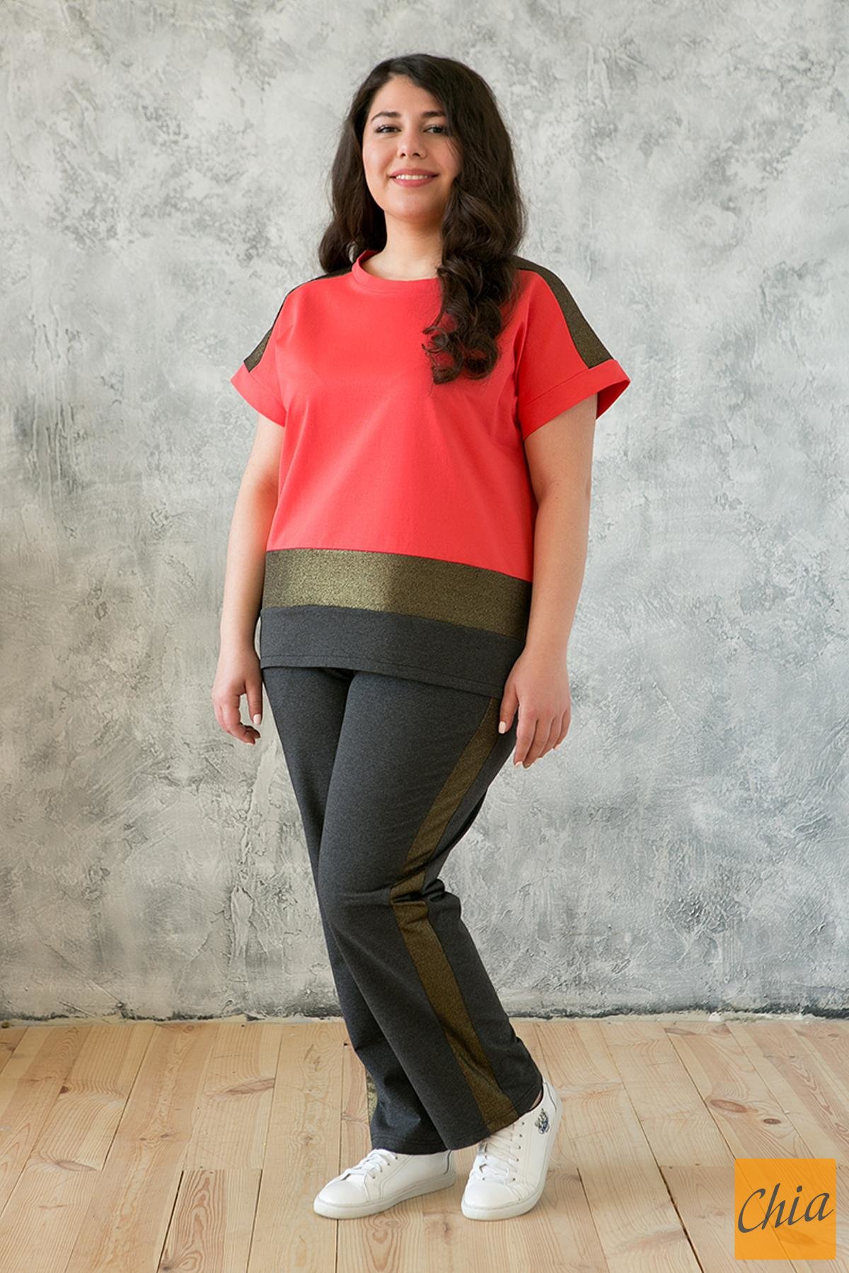 Костюм в спортивном стиле