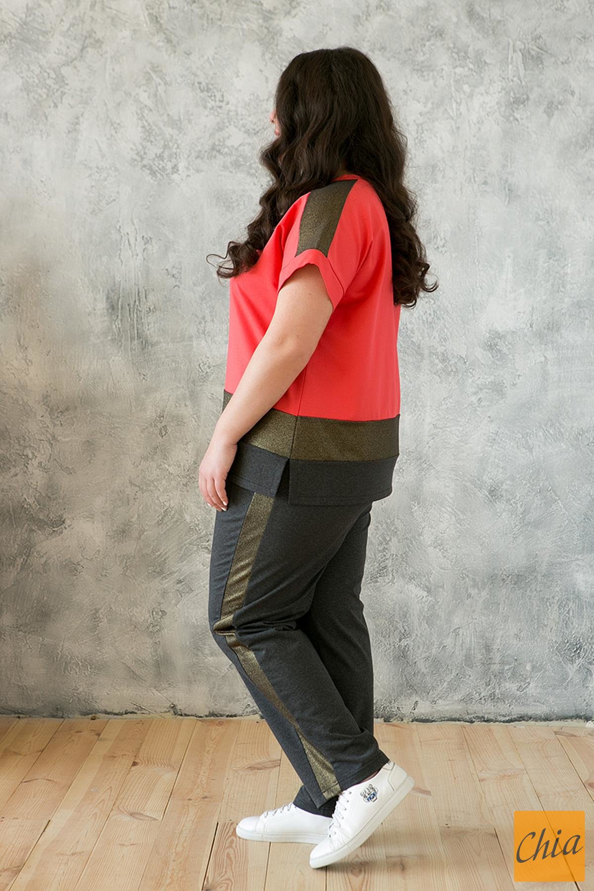 Костюм в спортивном стиле