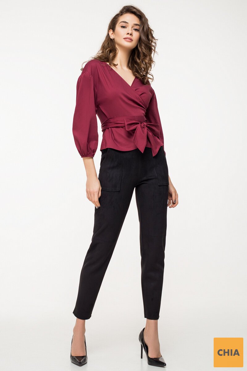 Стильная блузка с имитацией запаха марсала