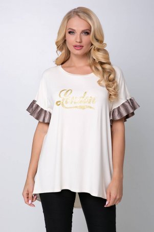 Футболка с оборкой на рукавах