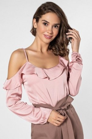 Itelle: Шелковая блуза пудрового цвета с открытыми плечами и длинным рукавом Ирис 21150 - фото 1