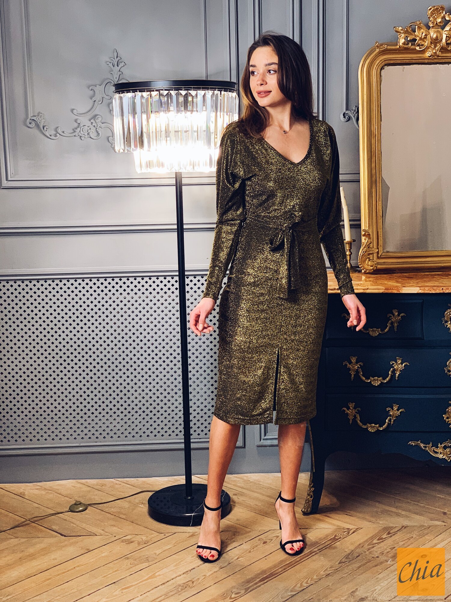 Платье блестящее черное