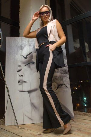 First Land Fashion: Костюм Овация бежевый с черным УКО 2971 - фото 3