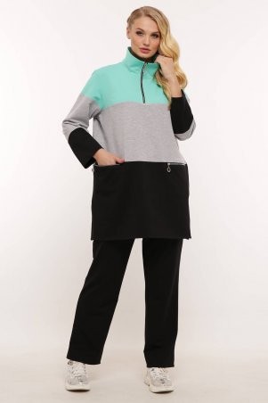 Брючный костюм в спортивном стиле