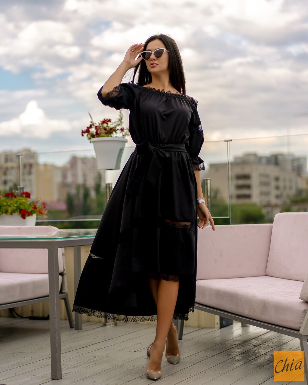 Платье с кружевом