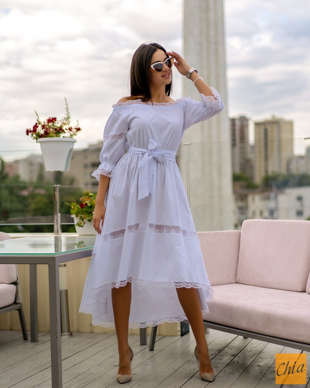 Платье с кружевом