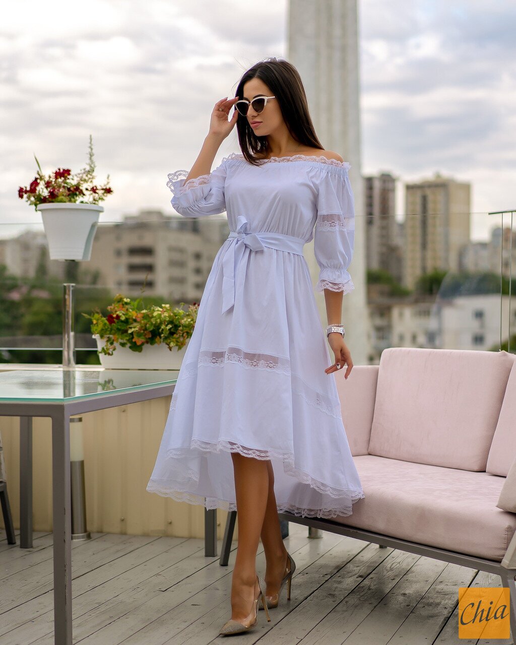 Платье с кружевом