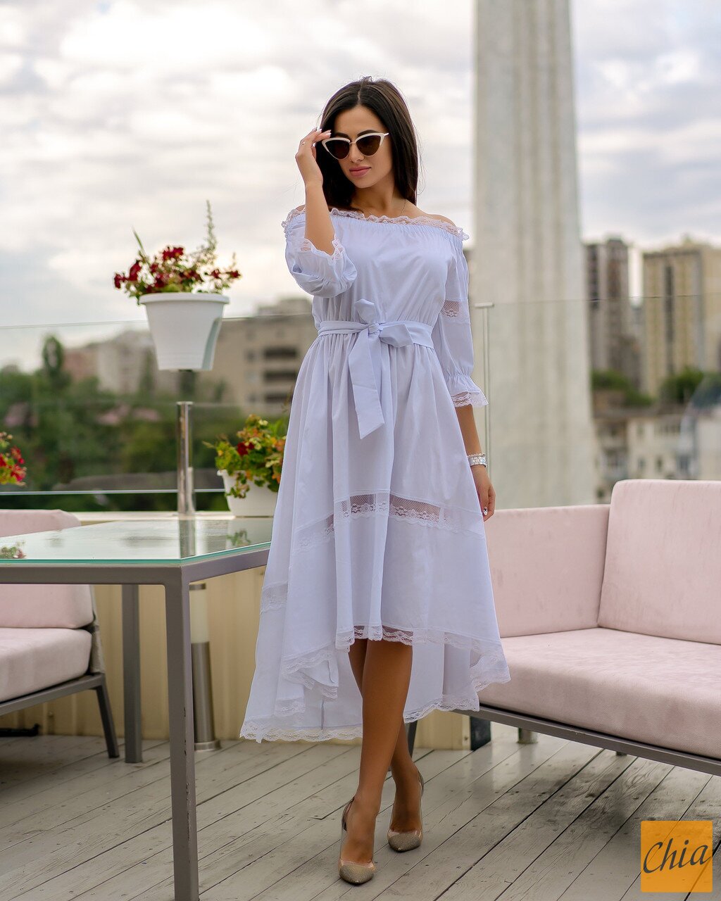 Платье с кружевом