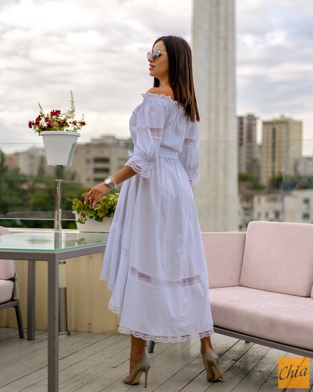 Платье с кружевом