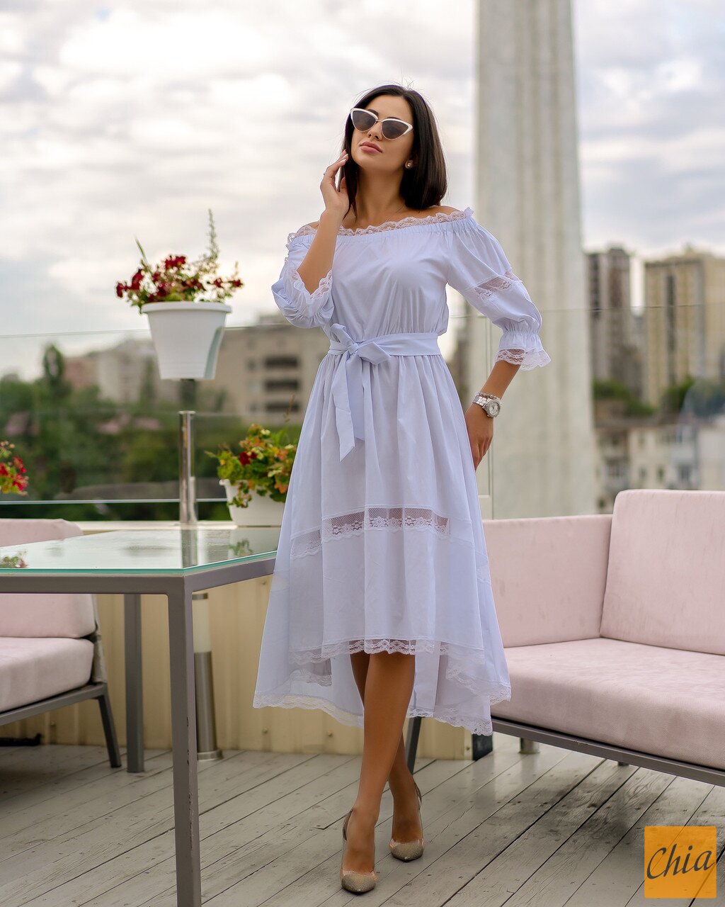 Платье с кружевом