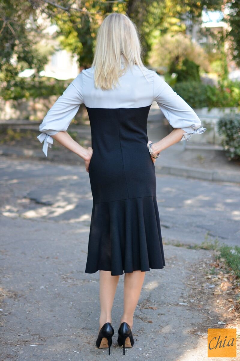 Черное платье миди с контрастным рубашечным верхом