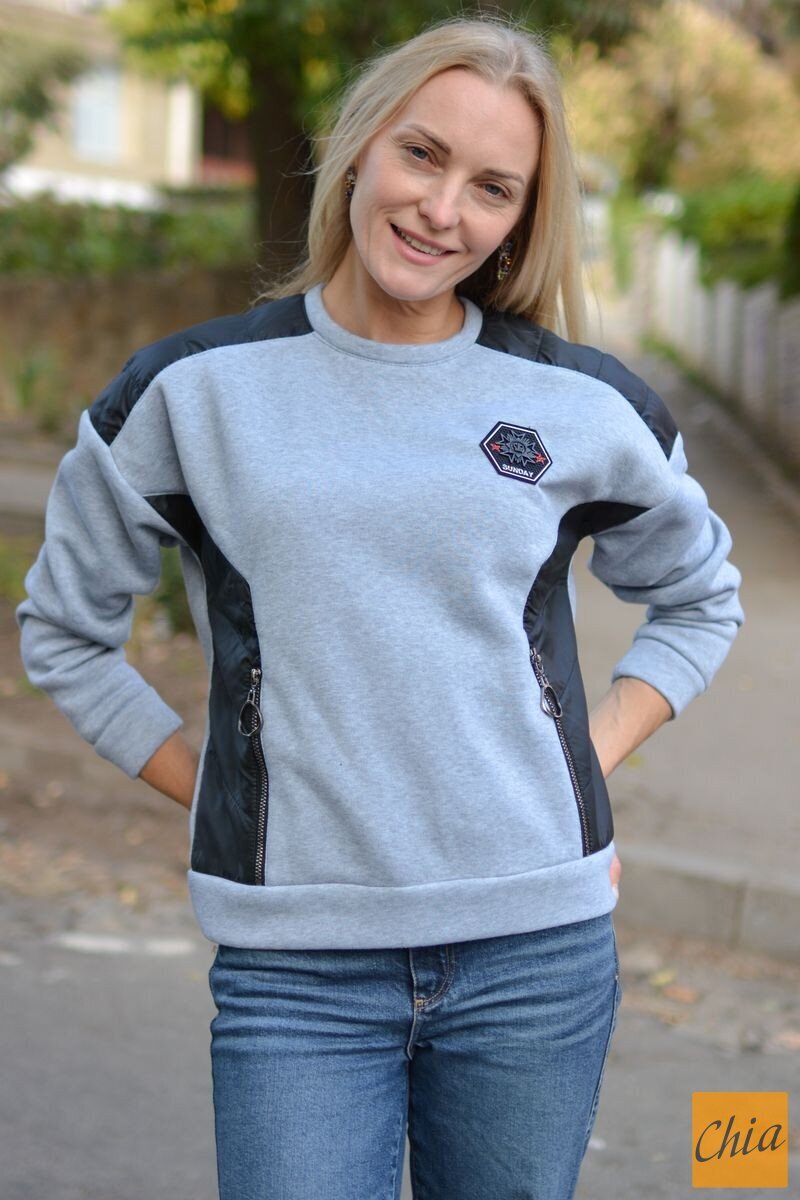 Серый свитшот с контрастными вставками