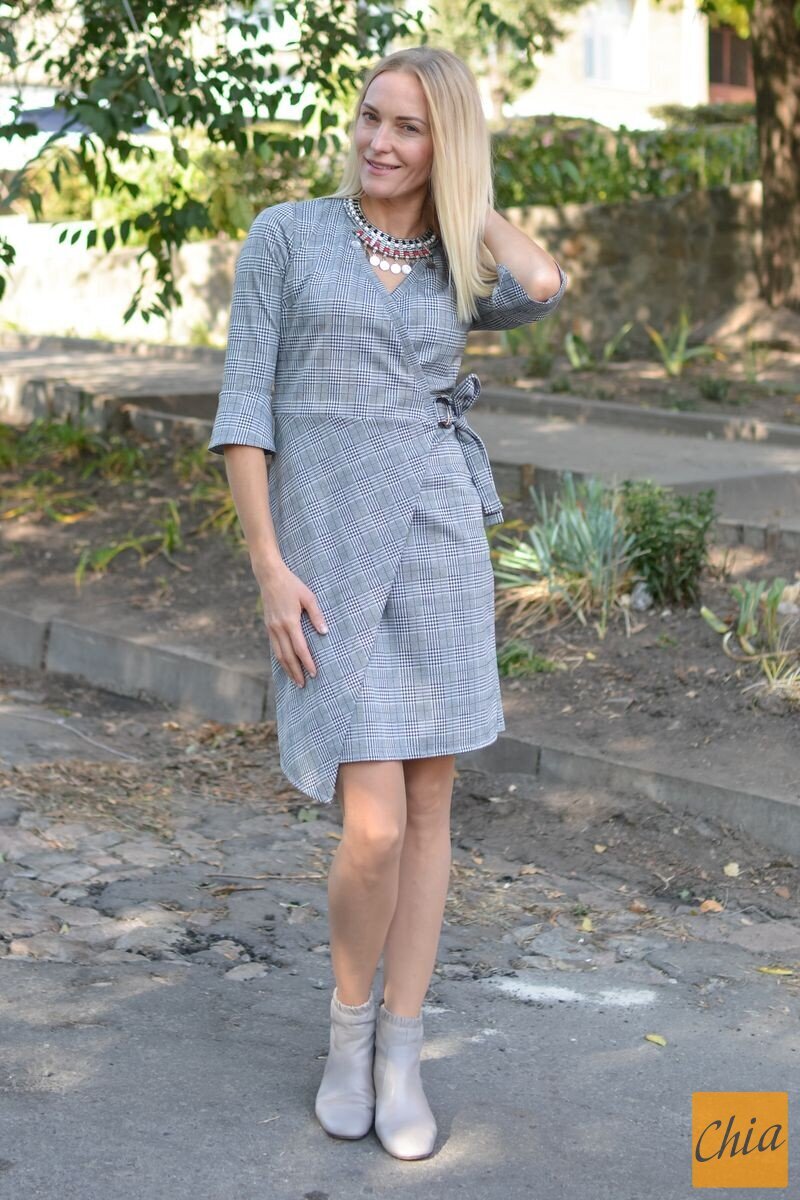 Асимметричное платье серого цвета