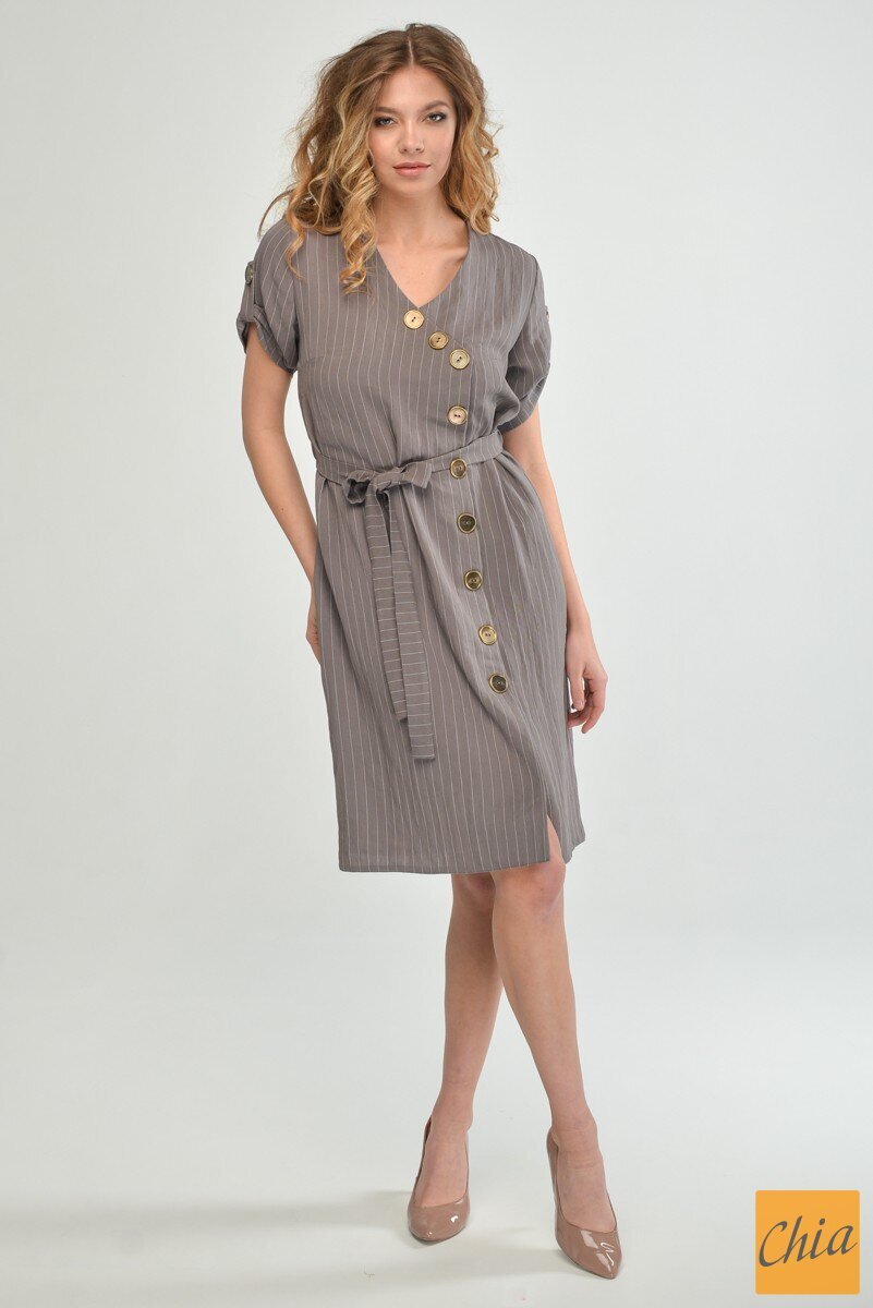 Бежевое льняное платье в тонкую полосу