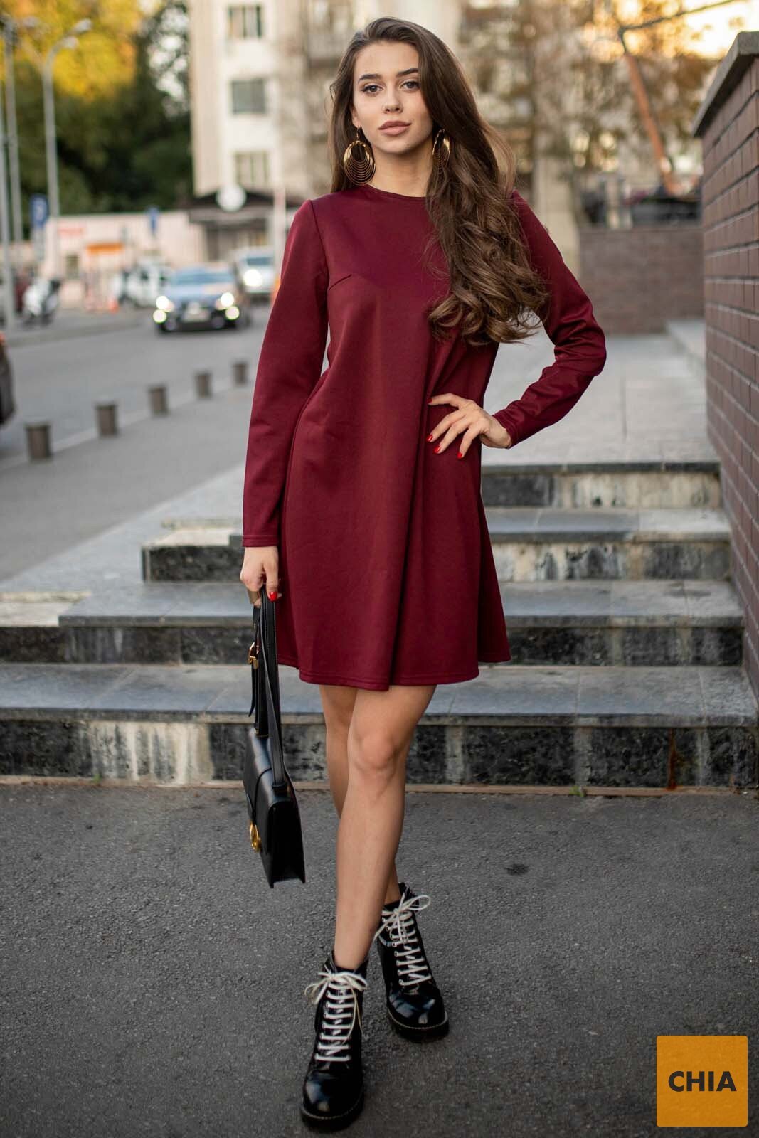 Свободное платье со складами на спине