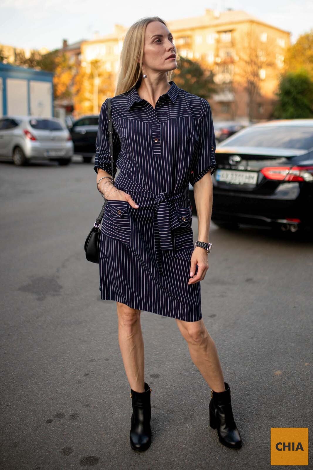 Платье с поясом из костюмной полосатой ткани