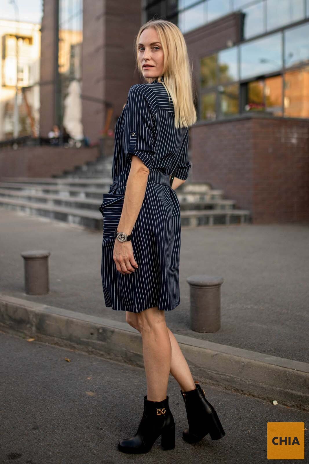 Платье с поясом из костюмной полосатой ткани