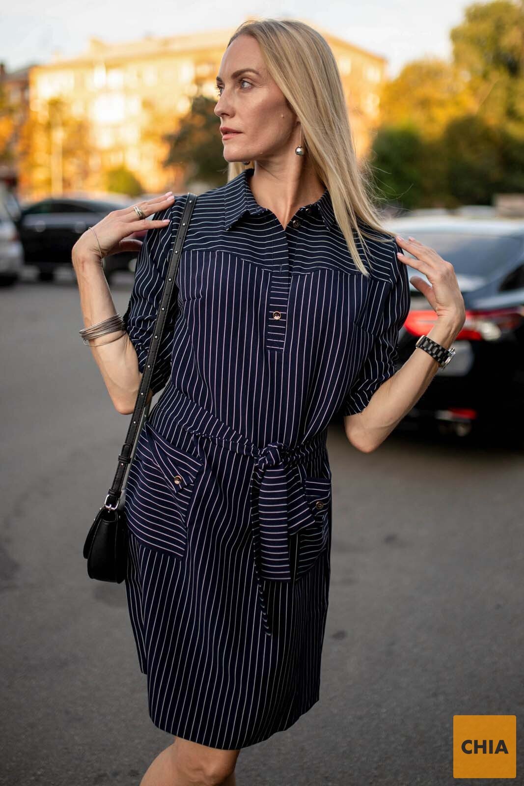 Платье с поясом из костюмной полосатой ткани