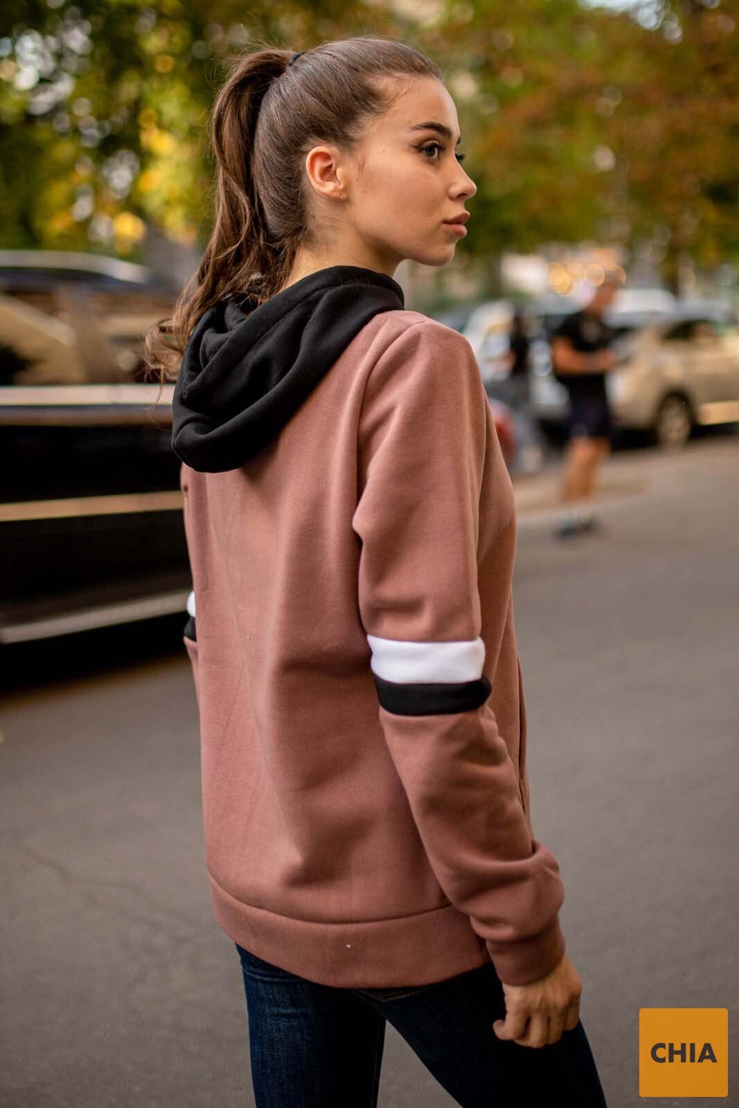 Худи с черным капюшоном