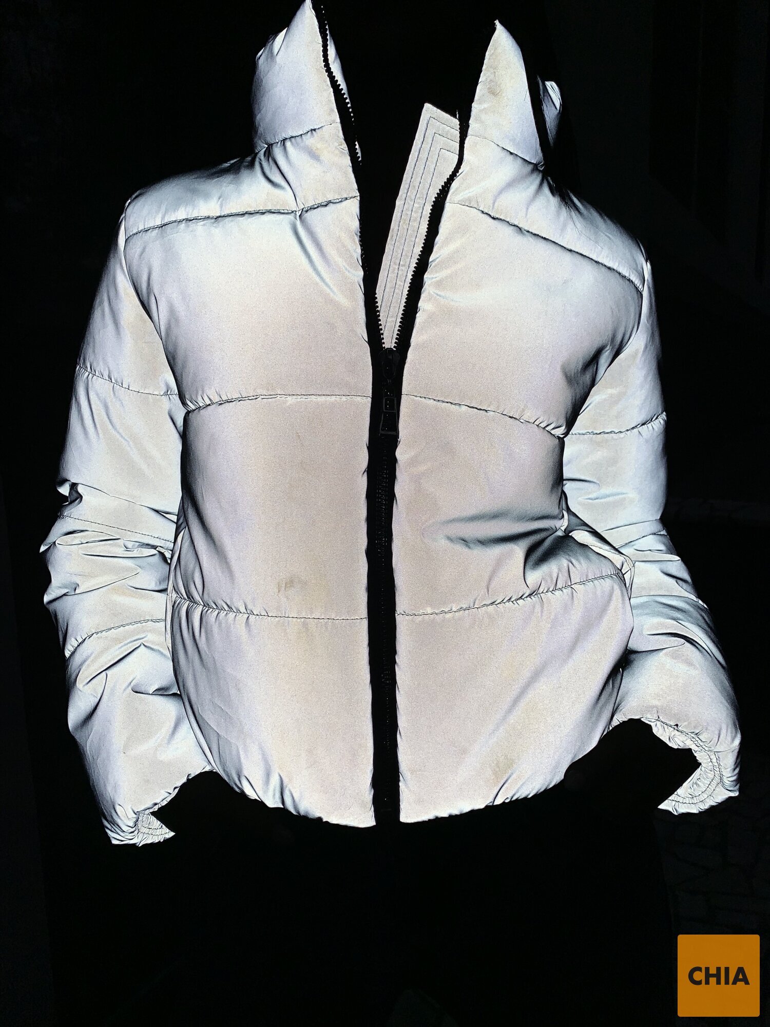 Светоотражающая рефлективная женская куртка