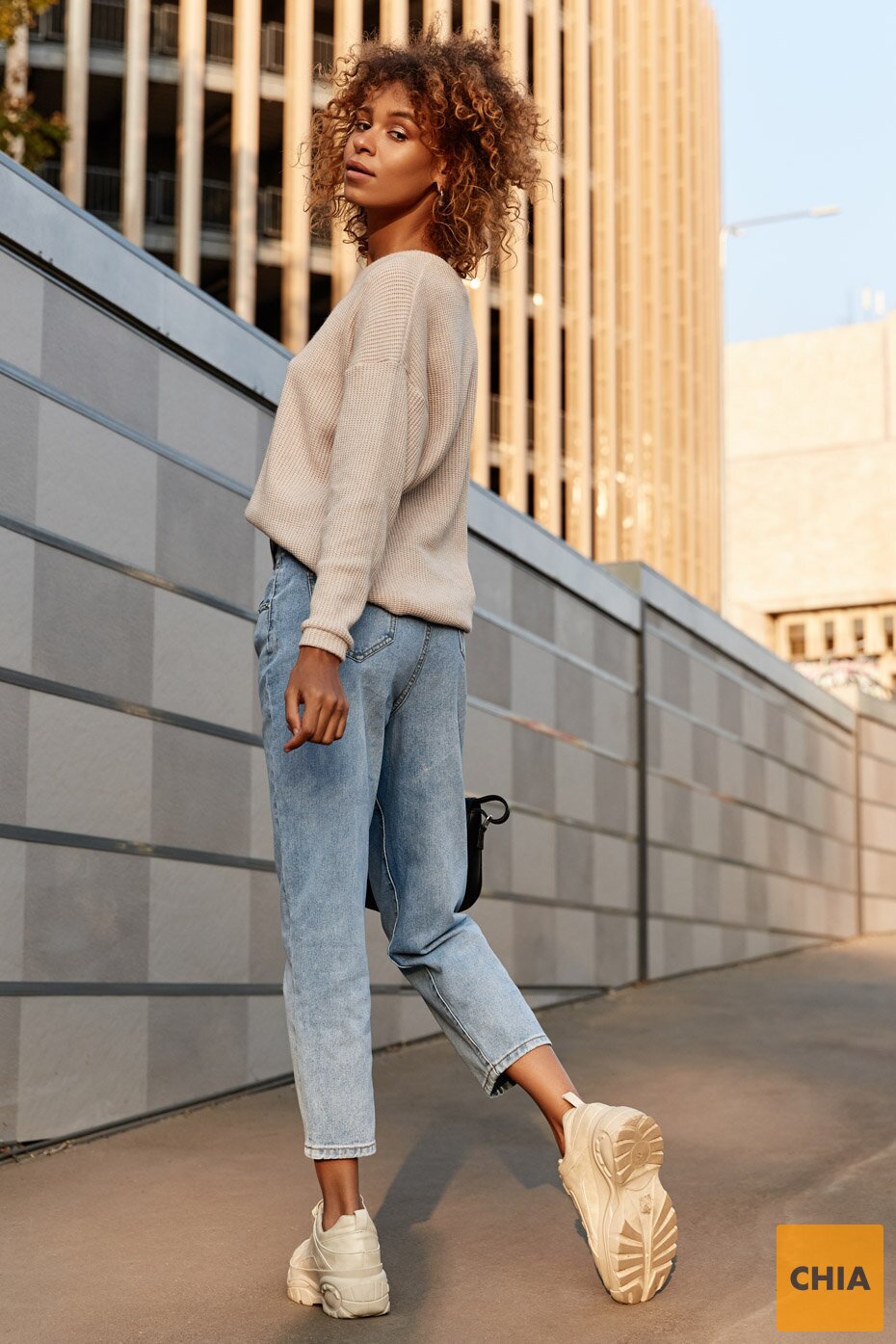 Джинсы бананы