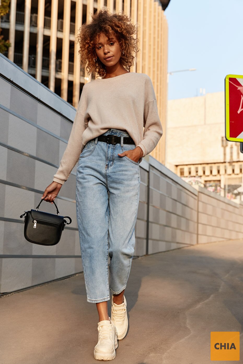 Джинсы бананы