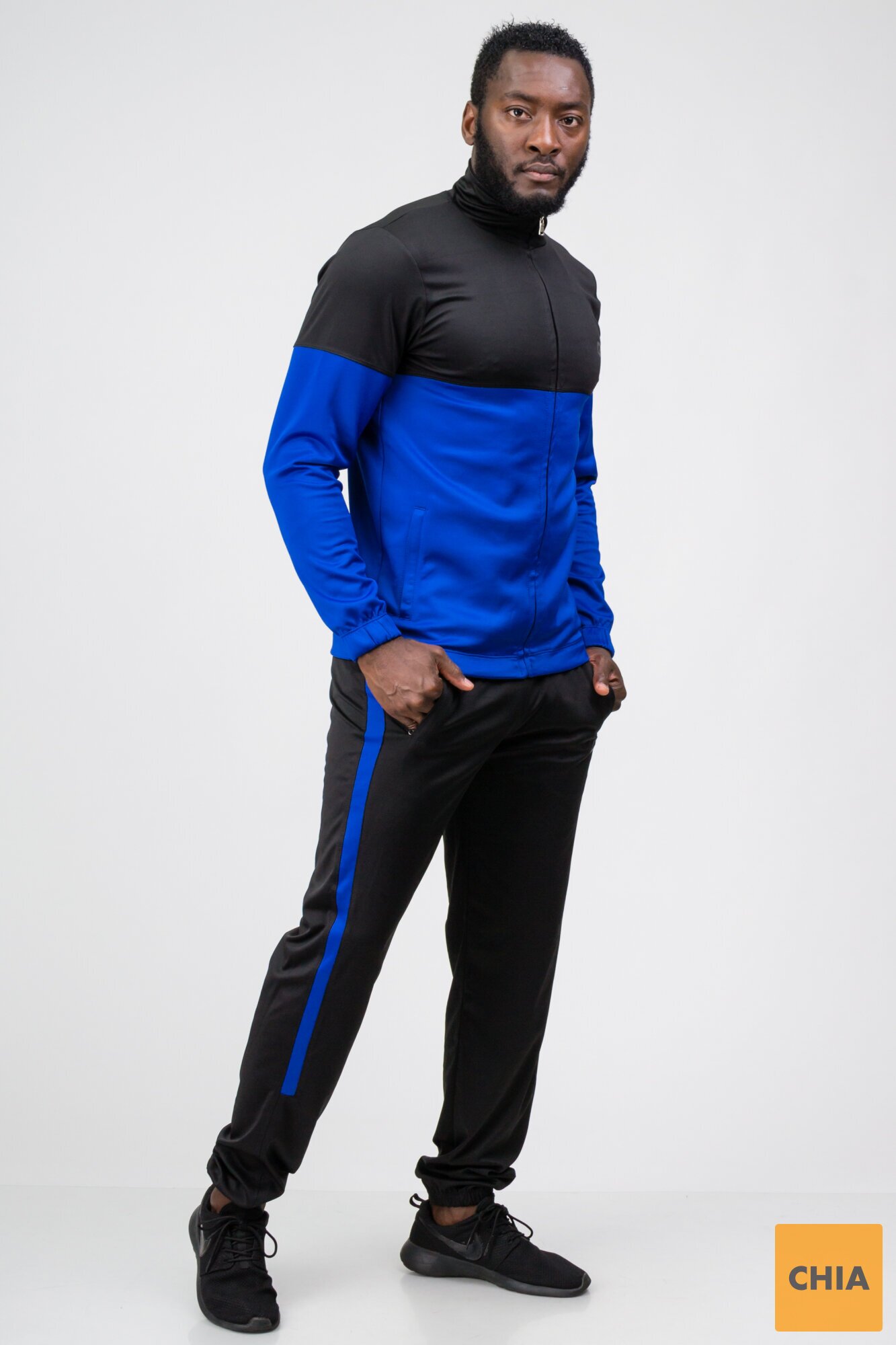 Мужской спортивный костюм