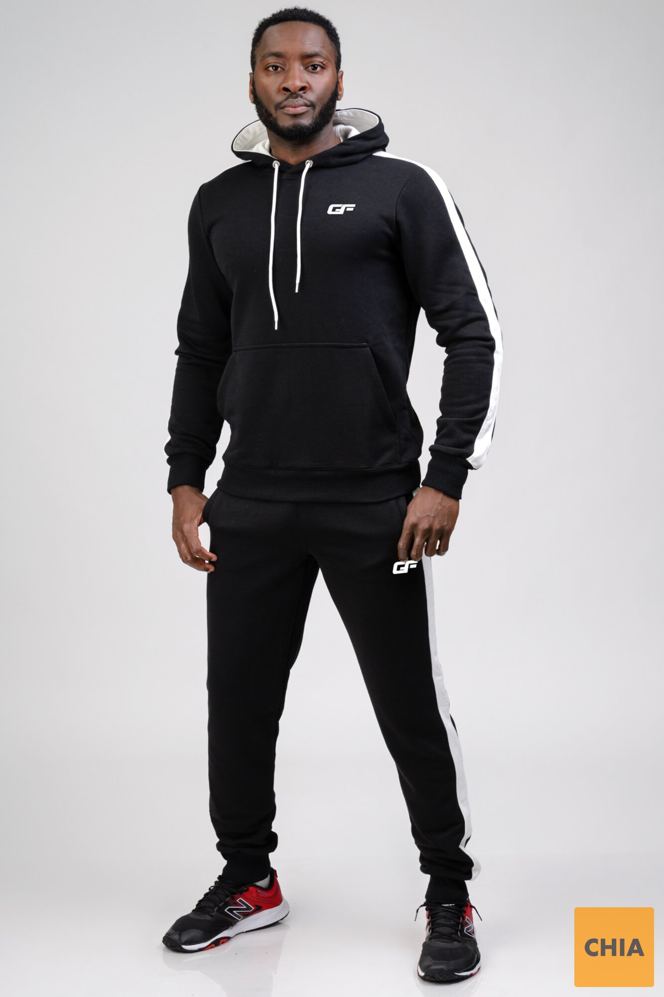 Мужской спортивный костюм