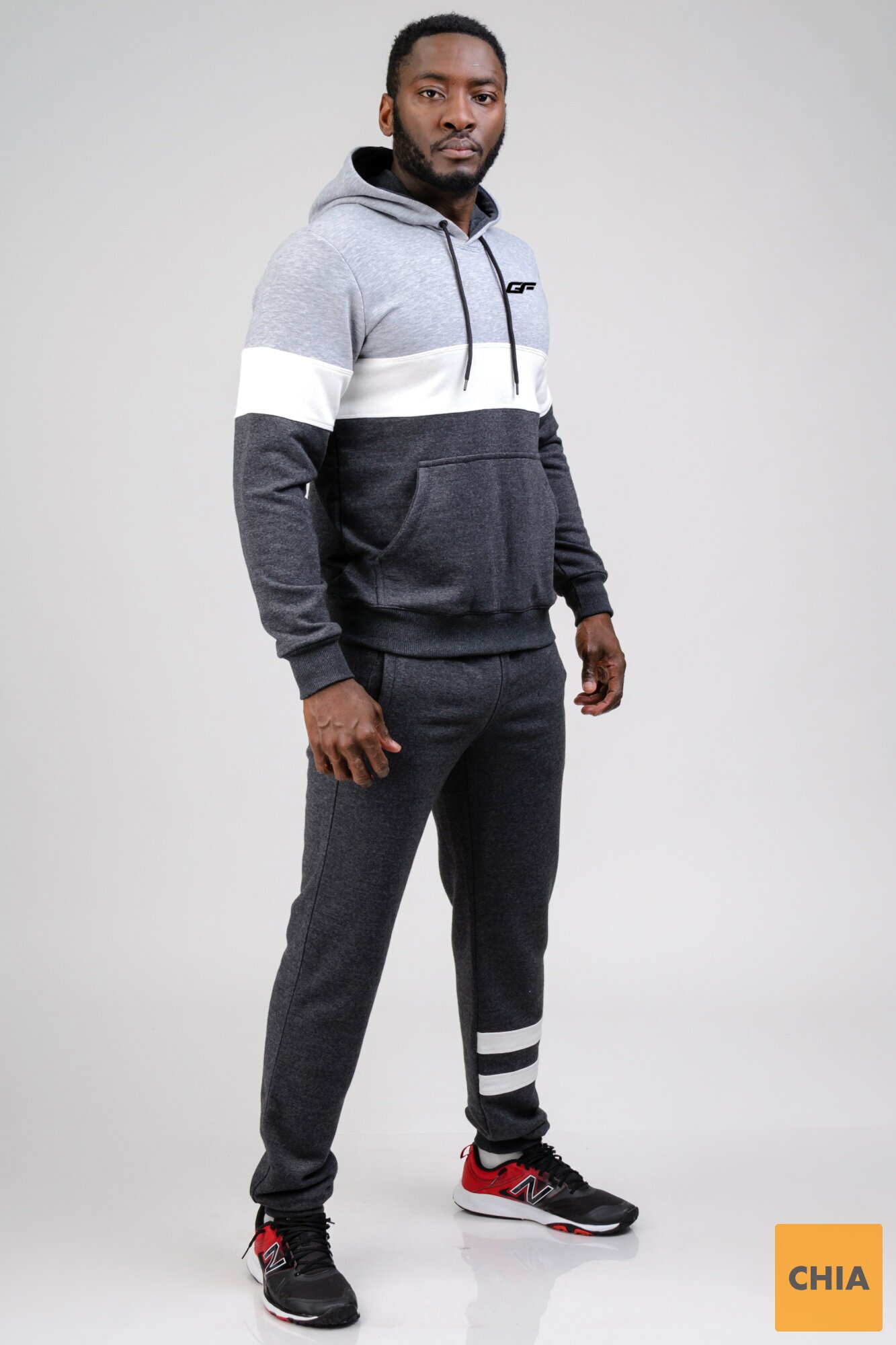 Мужской спортивный костюм