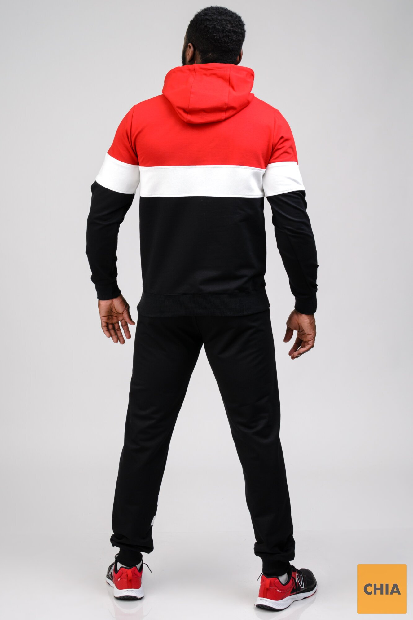 Мужской спортивный костюм