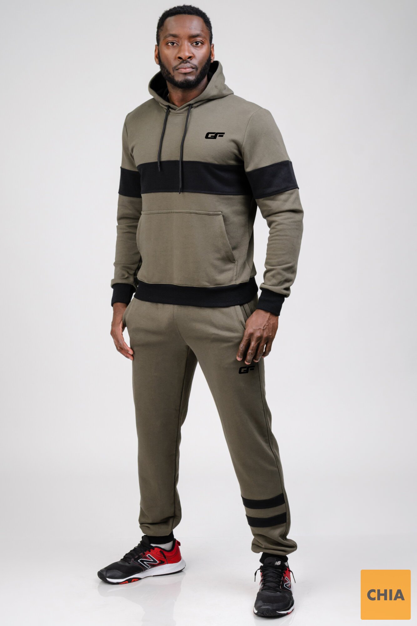 Мужской спортивный костюм