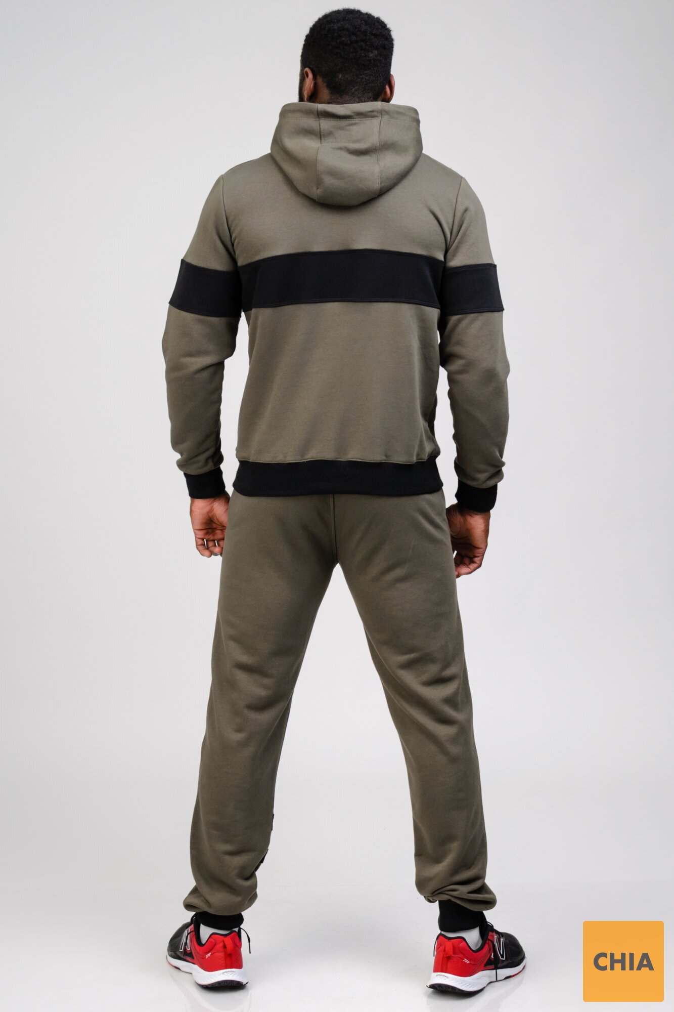 Мужской спортивный костюм