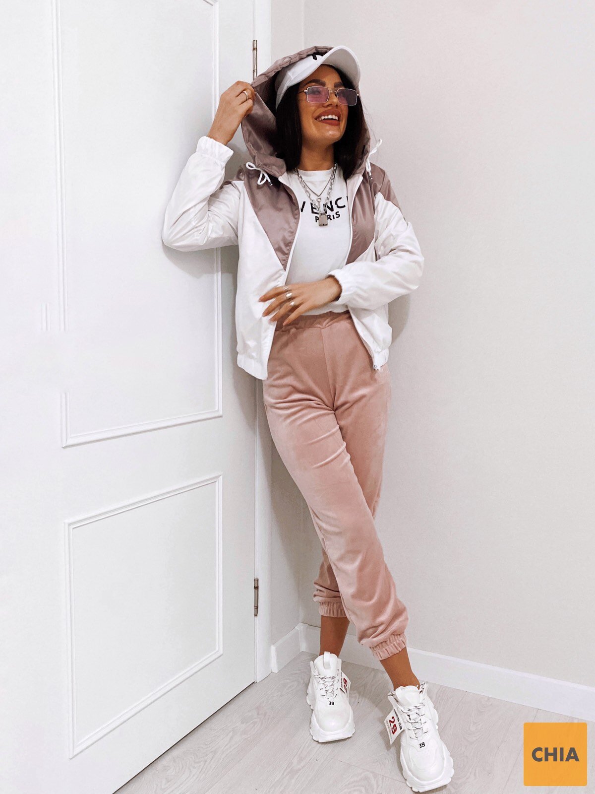 Ветровка с треугольными вставками