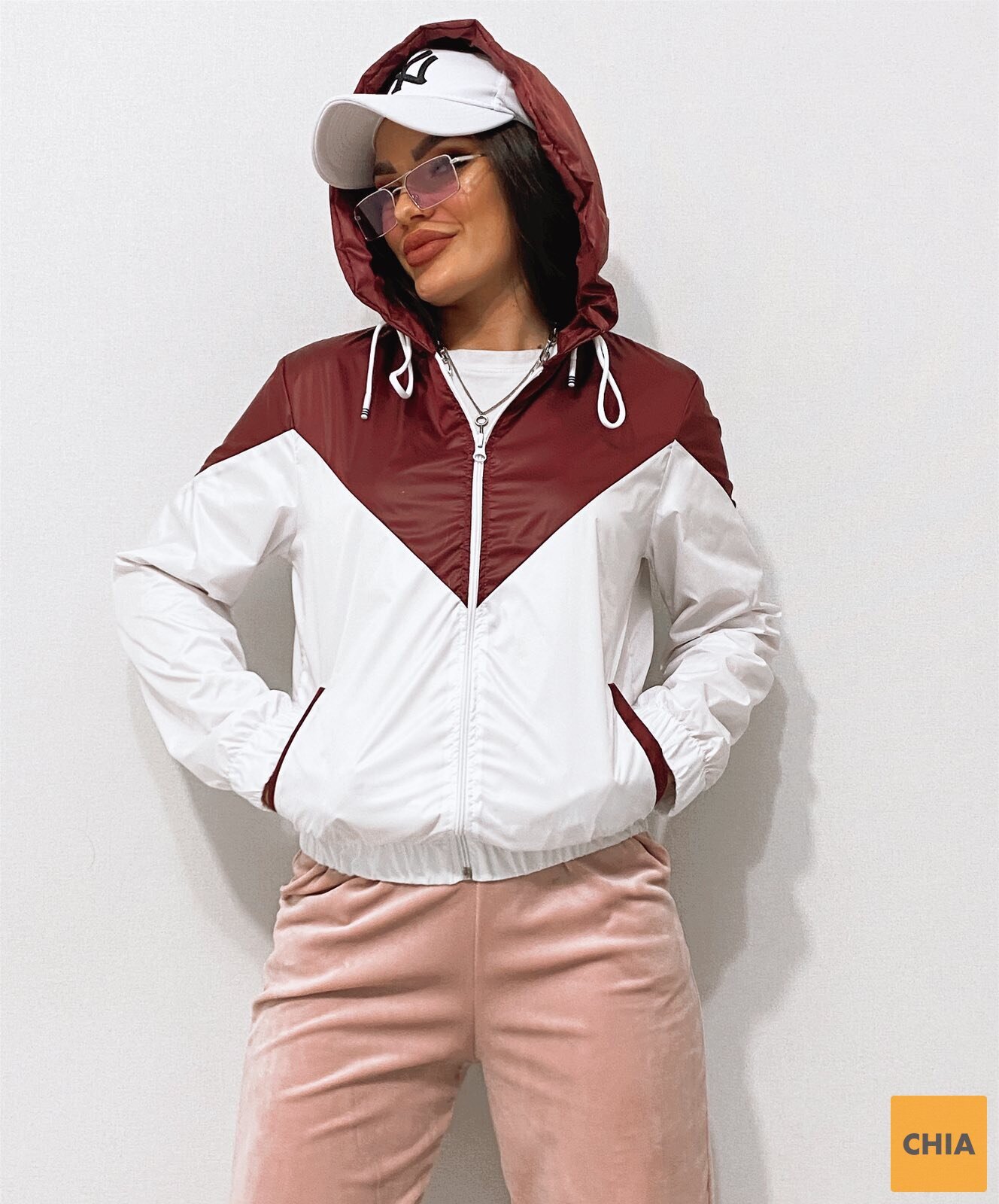 Ветровка с треугольными вставками