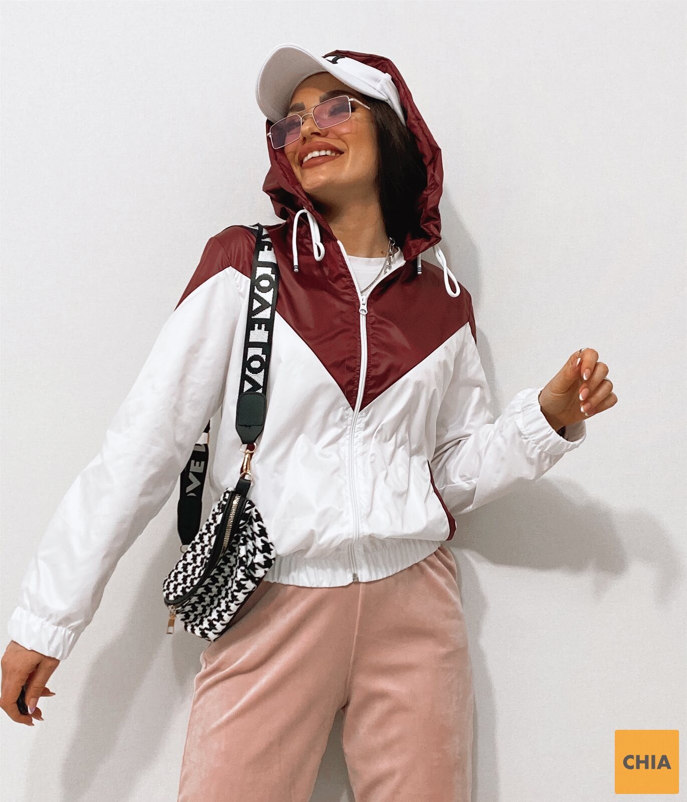 Ветровка с треугольными вставками