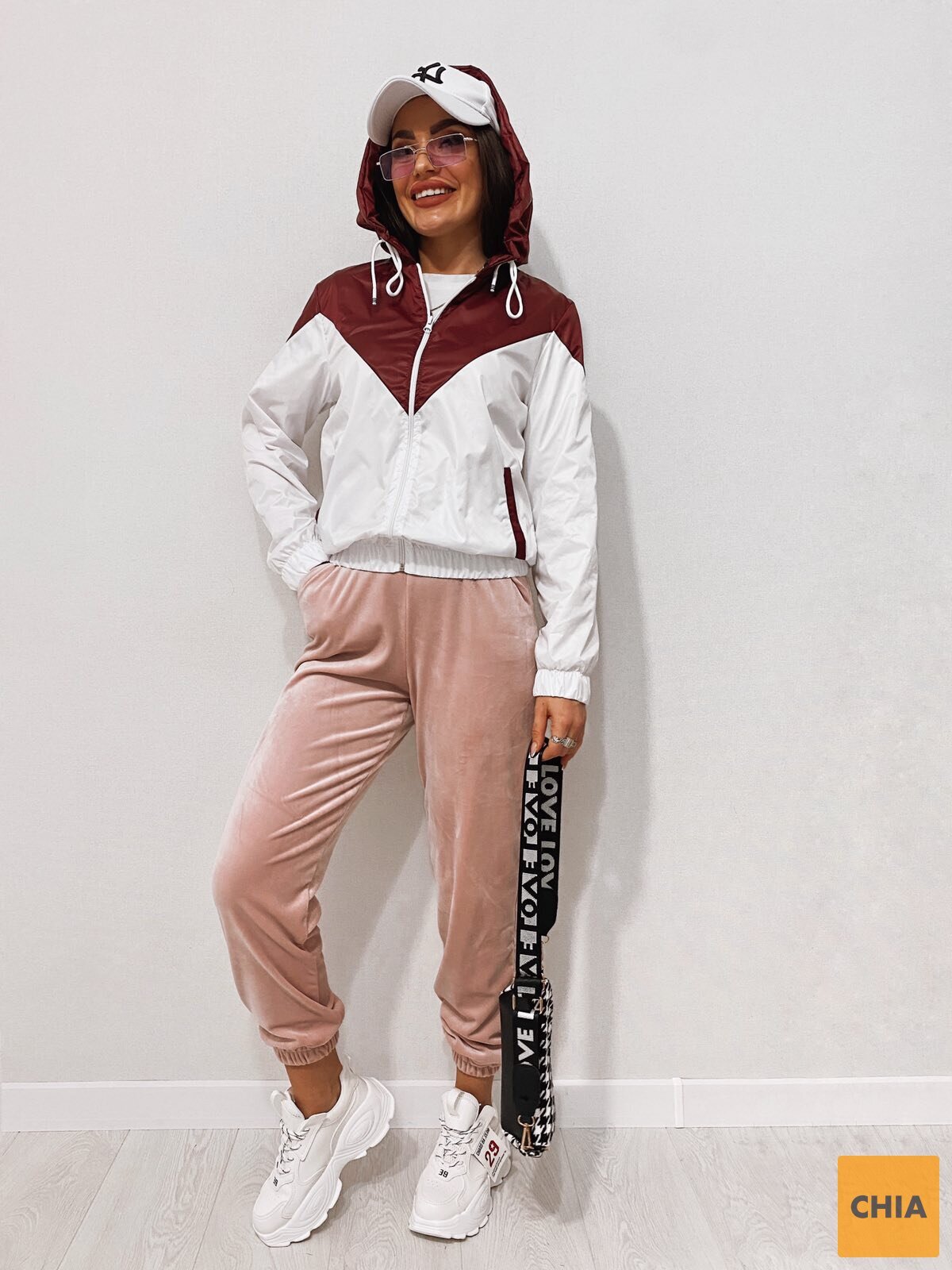 Ветровка с треугольными вставками