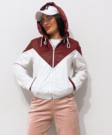 Ветровка с треугольными вставками