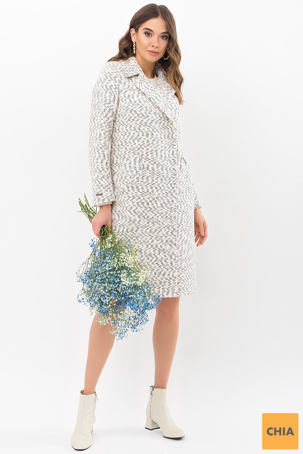 Пальто П-323-100 2805-белый-черн.точка