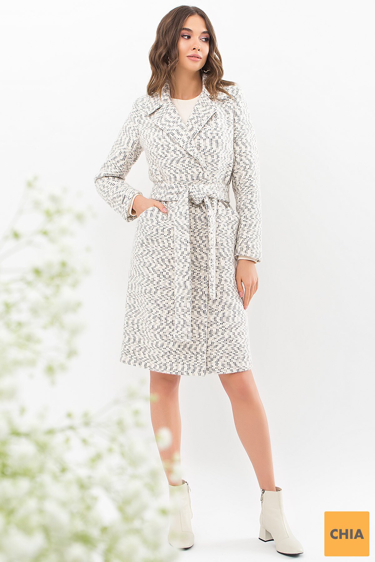 Пальто П-323-100 2805-белый-черн.точка